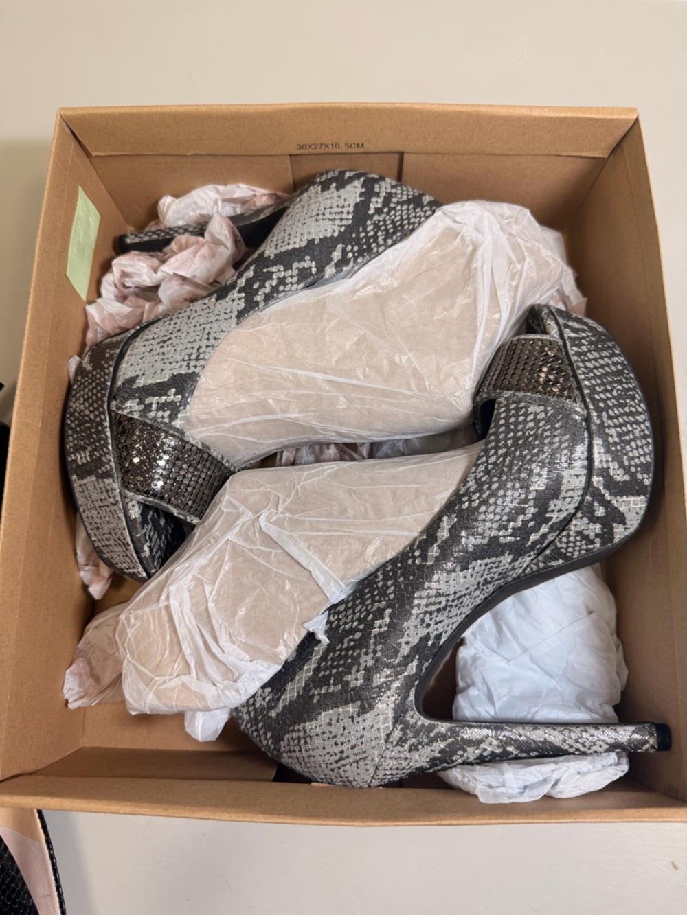 NWT! Jessica Simpson Gray Snake-Print Platform Peep-Toe Heels - Picture 11 of 16